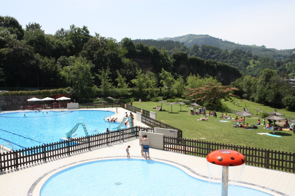 Ugarte Igaran igerilekuak irekita